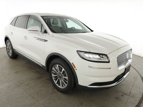 Used 2023 Lincoln Nautilus Reserve FWD image 9