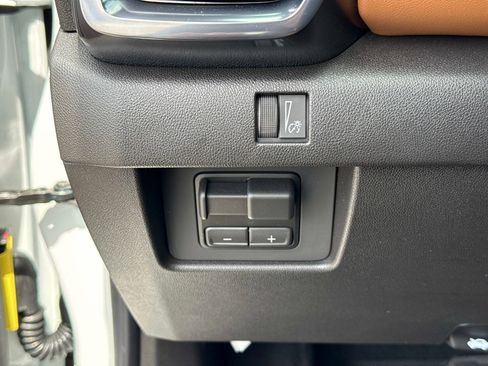 Used 2026 GMC Canyon AT4 AWD/4WD image 32