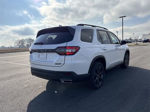 New 2025 Honda Pilot Sport image 5