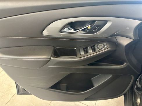 Used 2020 Chevrolet Traverse LT FWD image 18
