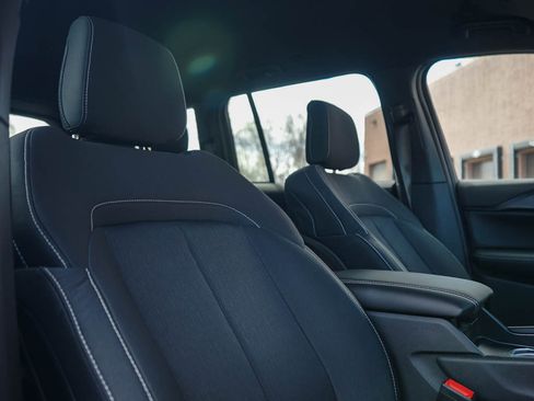 New 2025 Jeep Grand Cherokee Laredo w/ Luxury Tech Group I image 12