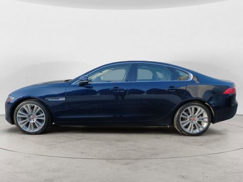 Used 2020 Jaguar XF Premium image 2