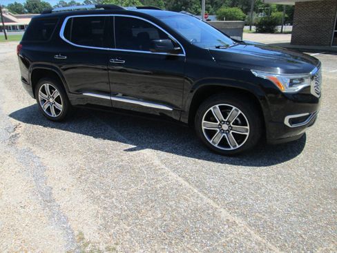 Used 2017 GMC Acadia Denali w/ Technology Package FWD image 98
