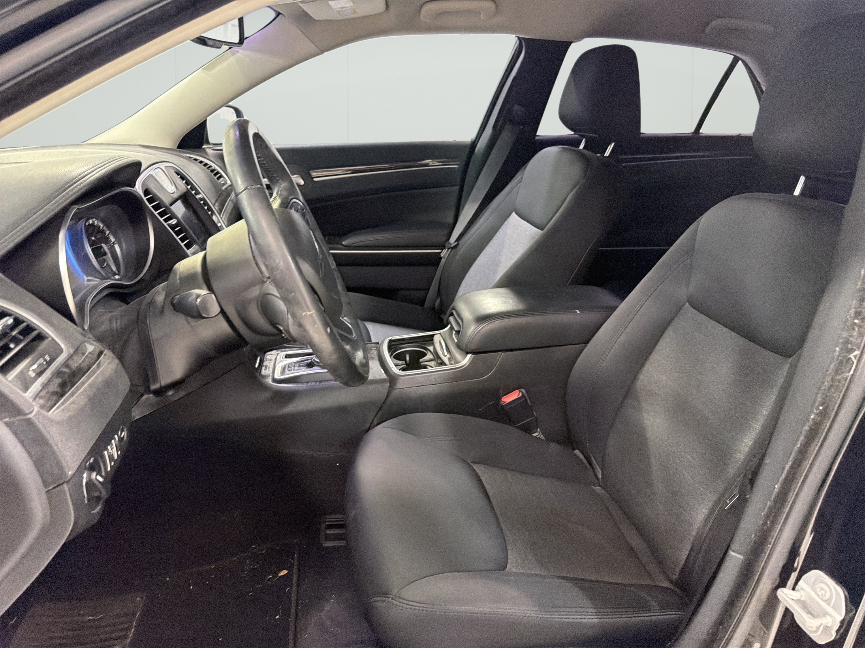 Used 2019 Chrysler 300 Touring w/ Sport Appearance Package RWD image 9