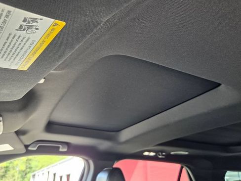 Used 2018 Ford Explorer XLT w/ Equipment Group 202A AWD/4WD image 21