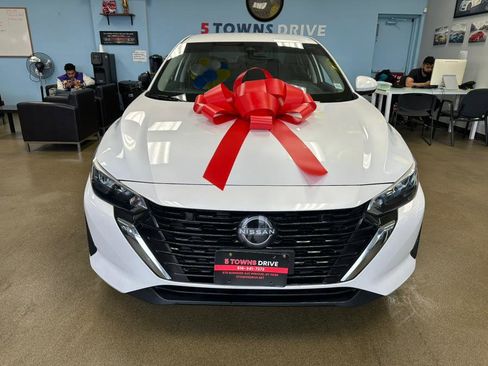 Used 2024 Nissan Sentra SV image 3