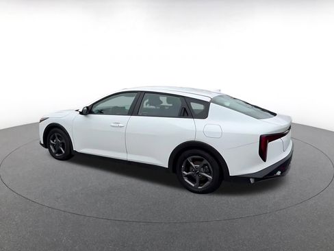 Used 2025 Kia K4 LXS image 11