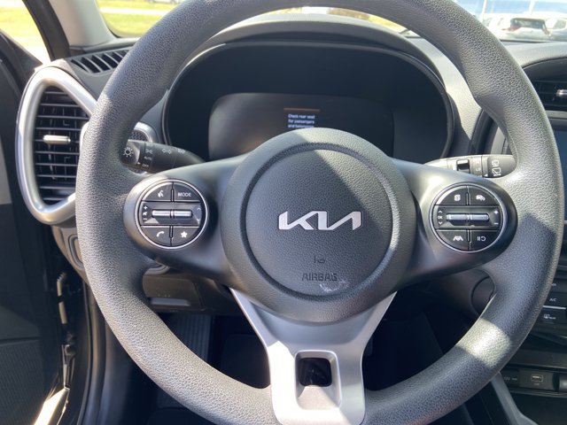 Used 2025 Kia Soul LX w/ LX Technology Package FWD image 31