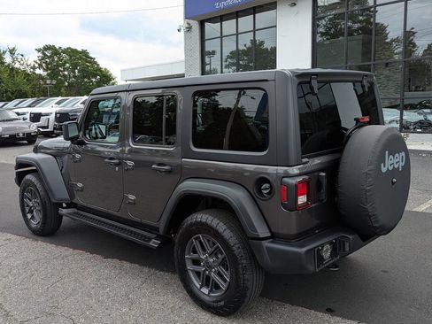 Used 2025 Jeep Wrangler Unlimited Sport AWD/4WD image 10