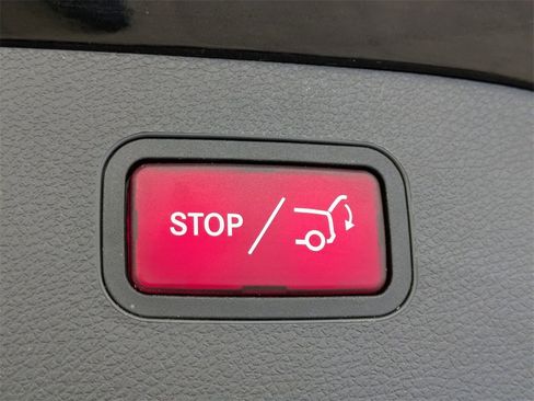Used 2018 Mercedes-Benz GLA 250 4MATIC image 30