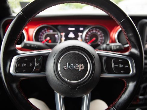 Used 2021 Jeep Wrangler Unlimited Rubicon AWD/4WD image 12