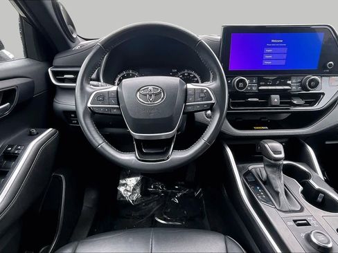 Used 2023 Toyota Highlander XSE AWD/4WD image 6