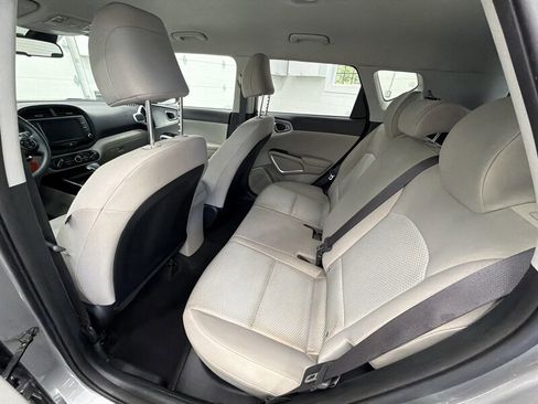 Used 2022 Kia Soul LX w/ Technology Package FWD image 12