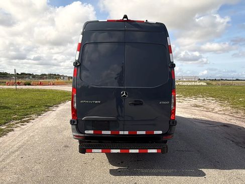 Used 2019 Mercedes-Benz Sprinter 144 image 4