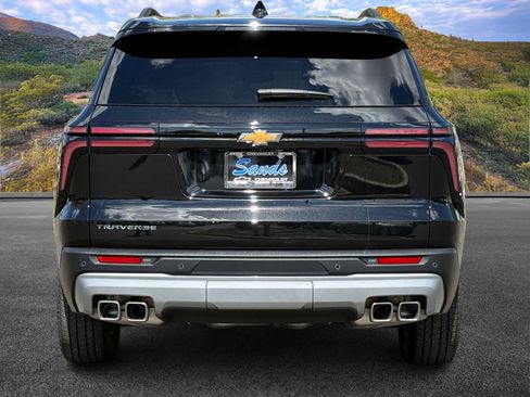 Used 2025 Chevrolet Traverse LT w/ Driver Confidence Package image 6