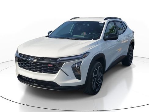 Certified 2025 Chevrolet Trax RS w/ Driver Confidence Package FWD image 2