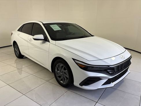 Certified 2025 Hyundai Elantra Hybrid FWD image 7