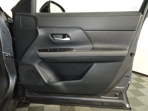 Certified 2025 Nissan Kicks SV image 28