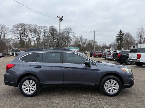 Used 2017 Subaru Outback 2.5i image 6