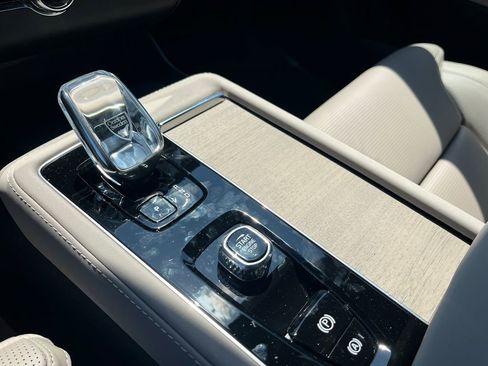 New 2026 Volvo XC90 T8 Ultra w/ Protection Package Premier AWD/4WD image 18