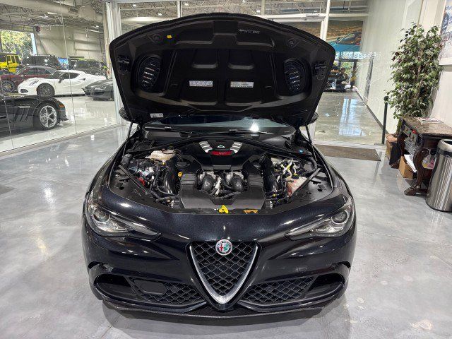 Used 2018 Alfa Romeo Giulia Quadrifoglio w/ Driver Assist Dynamic Package RWD image 43