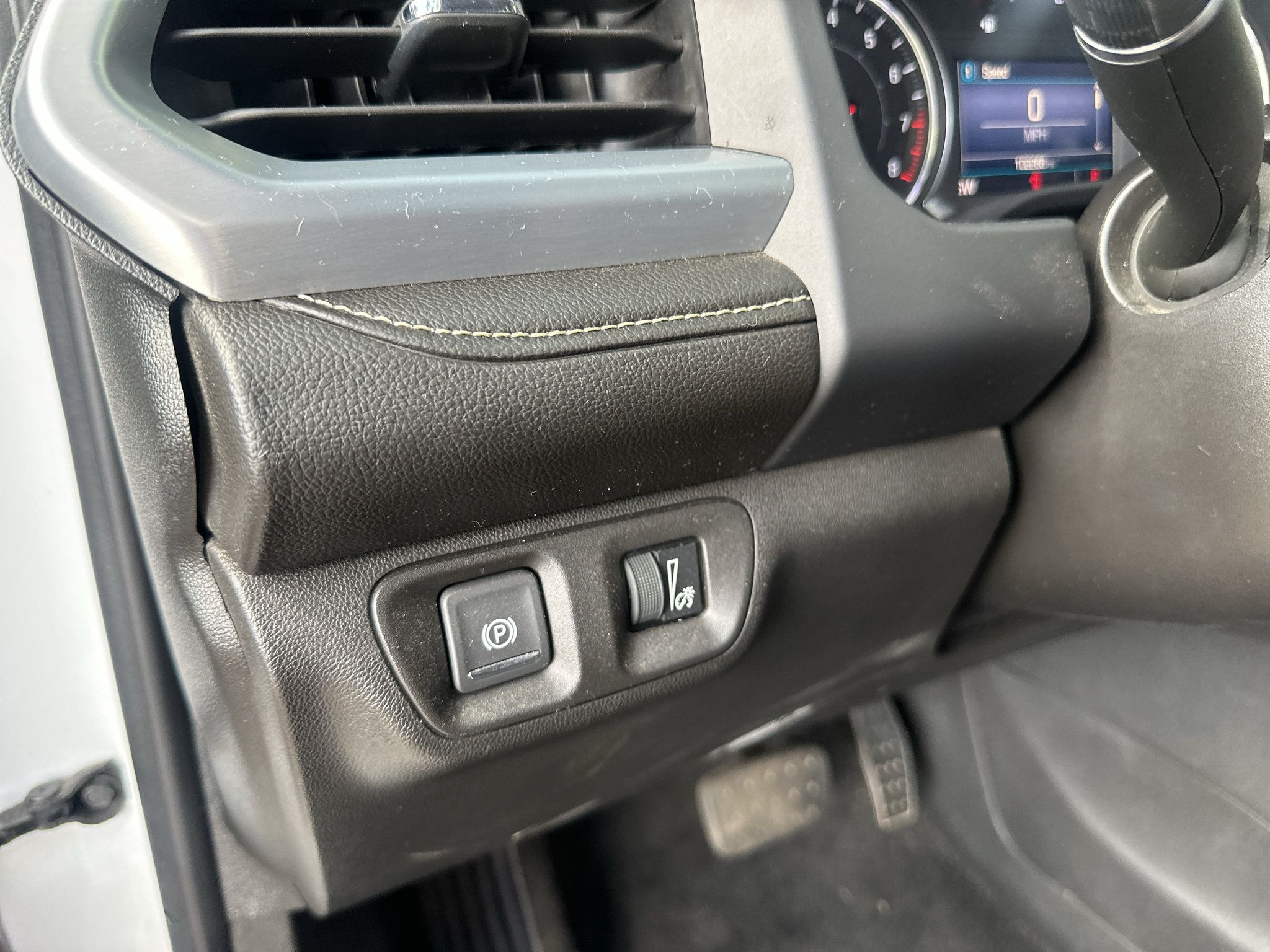 Used 2021 GMC Acadia SLE FWD image 12