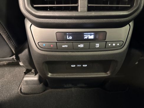 Used 2025 Honda Pilot Touring image 27