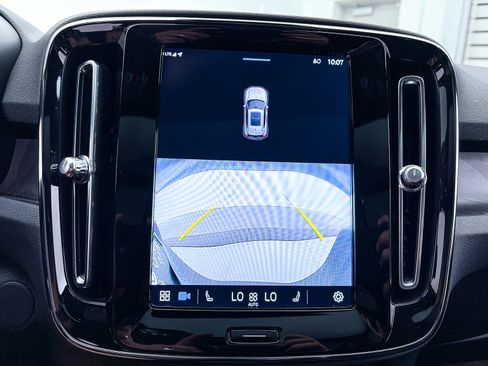 Used 2023 Volvo XC40 Recharge Plus AWD/4WD image 9
