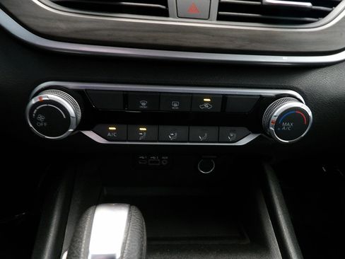 Used 2025 Nissan Altima 2.5 SV FWD image 32