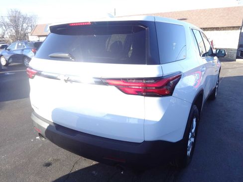 Used 2022 Chevrolet Traverse LS image 6