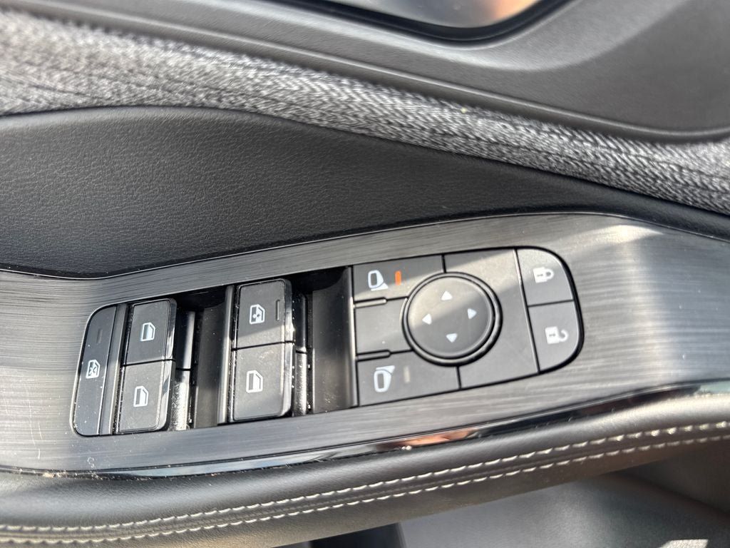 Used 2023 Nissan Rogue SV FWD image 16