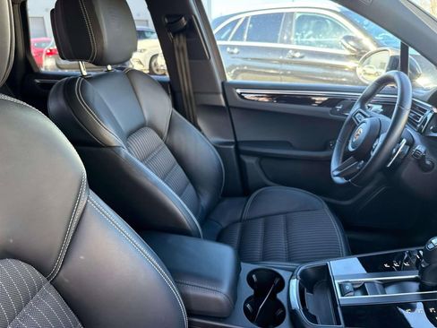 Used 2023 Porsche Macan Turbo image 8