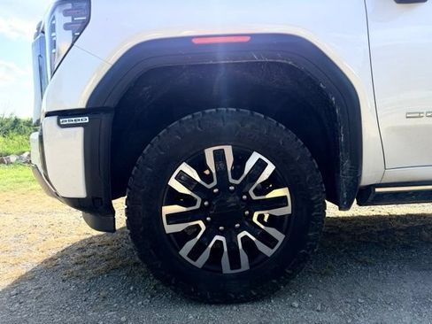 Used 2024 GMC Sierra 2500 Denali Ultimate AWD/4WD image 9