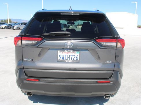 Used 2024 Toyota RAV4 XLE FWD image 4