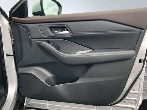 Used 2022 Nissan Rogue SV w/ SV Premium Package image 24