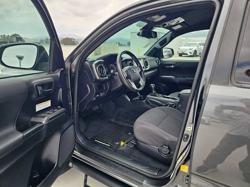 Used 2019 Toyota Tacoma TRD Off-Road w/ Technology Package AWD/4WD image 19