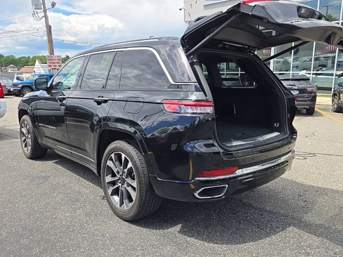 Certified 2023 Jeep Grand Cherokee Overland w/ Luxury Tech Group IV AWD/4WD image 8