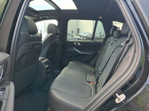 Used 2022 BMW X5 xDrive40i AWD/4WD image 10