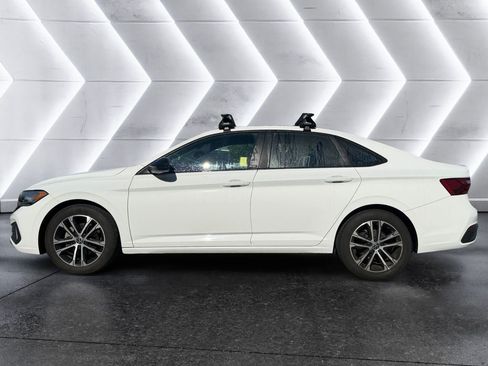 Used 2024 Volkswagen Jetta Sport FWD image 3