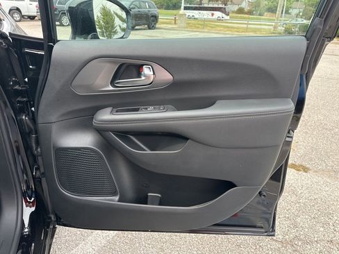 New 2026 Chrysler Pacifica Select image 56