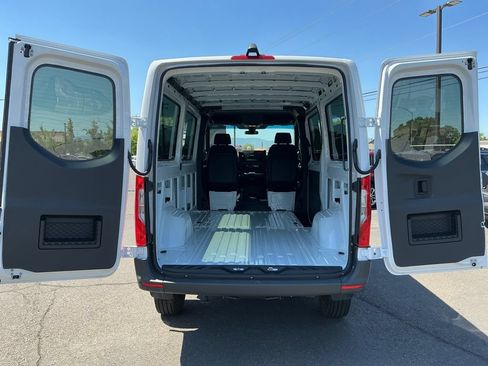 Used 2025 Mercedes-Benz Sprinter 2500 image 21
