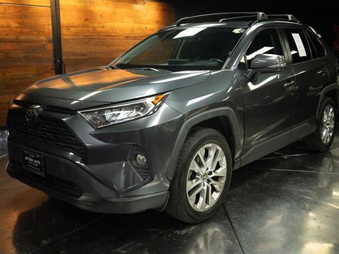 Used 2019 Toyota RAV4 XLE Premium w/ Carpet Mat Package FWD image 2
