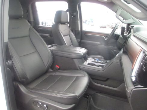 Used 2024 GMC Sierra 2500 Denali w/ Denali Reserve Package AWD/4WD image 27