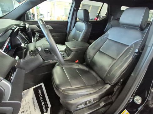 Used 2022 Chevrolet Traverse LT image 12
