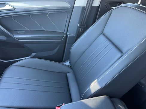 Used 2023 Volkswagen Tiguan SE image 30