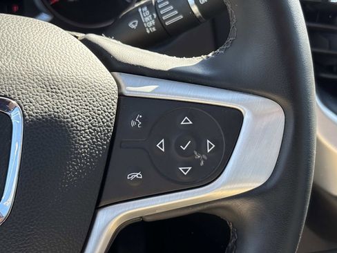 Certified 2023 GMC Acadia SLT image 18