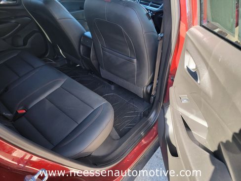 Used 2024 Chevrolet Trax RS w/ Sunroof Package image 11