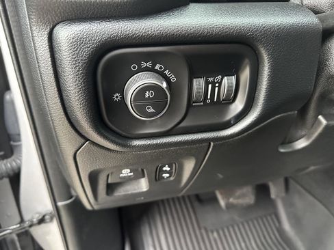 Used 2019 RAM 1500 Big Horn image 25