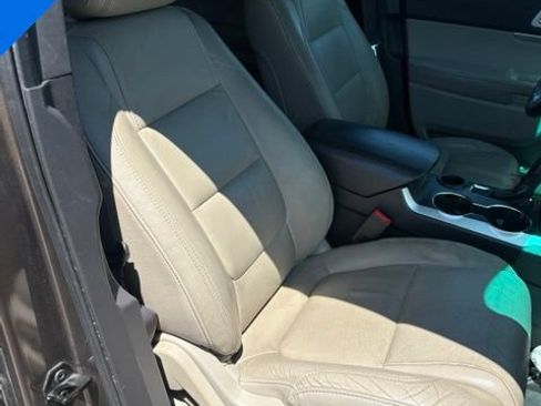Used 2015 Ford Explorer XLT w/ Equipment Group 202A FWD image 30