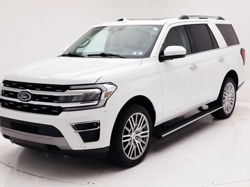 Used 2022 Ford Expedition Limited image 5